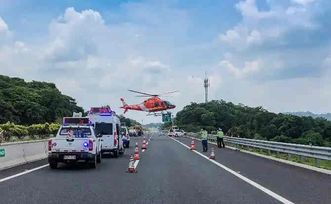 鄱阳高速公路汽车救援案例